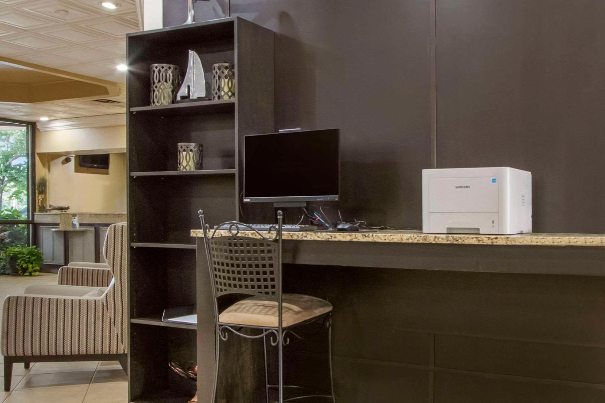 Clarion Inn Asheville Airport Флетчер Екстер'єр фото