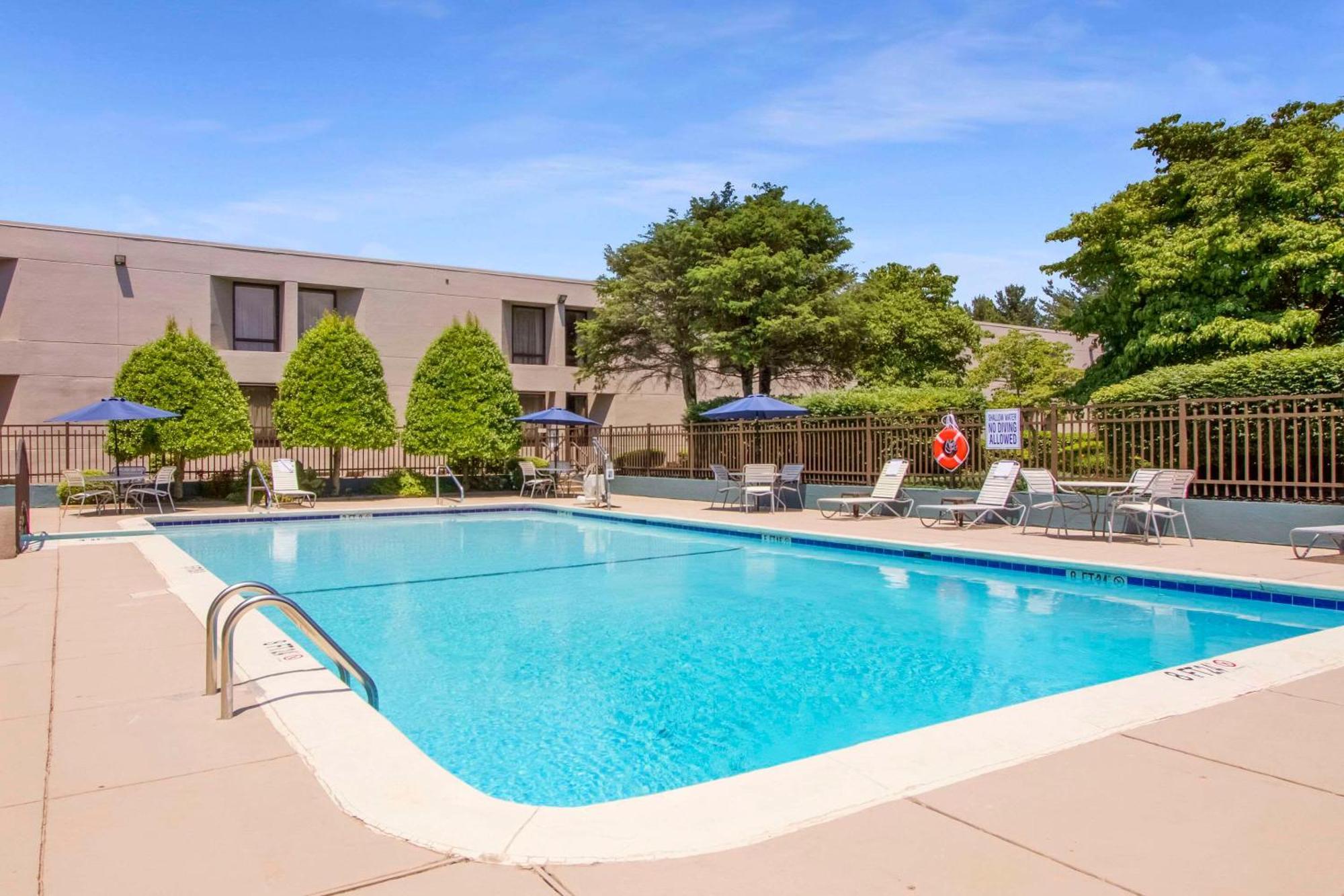 Clarion Inn Asheville Airport Флетчер Екстер'єр фото
