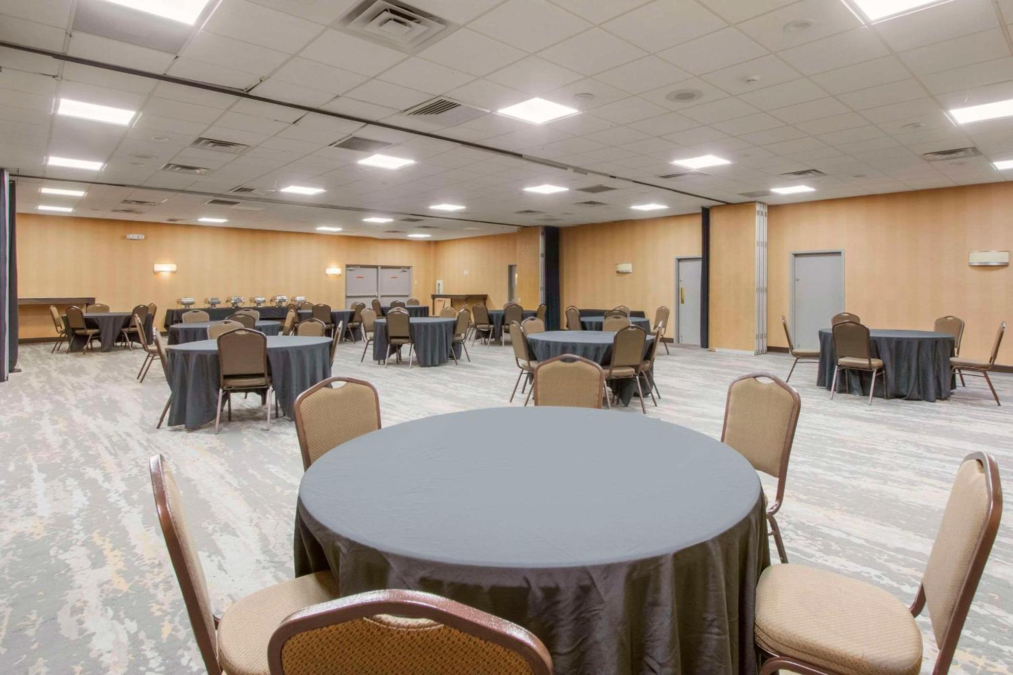 Clarion Inn Asheville Airport Флетчер Екстер'єр фото