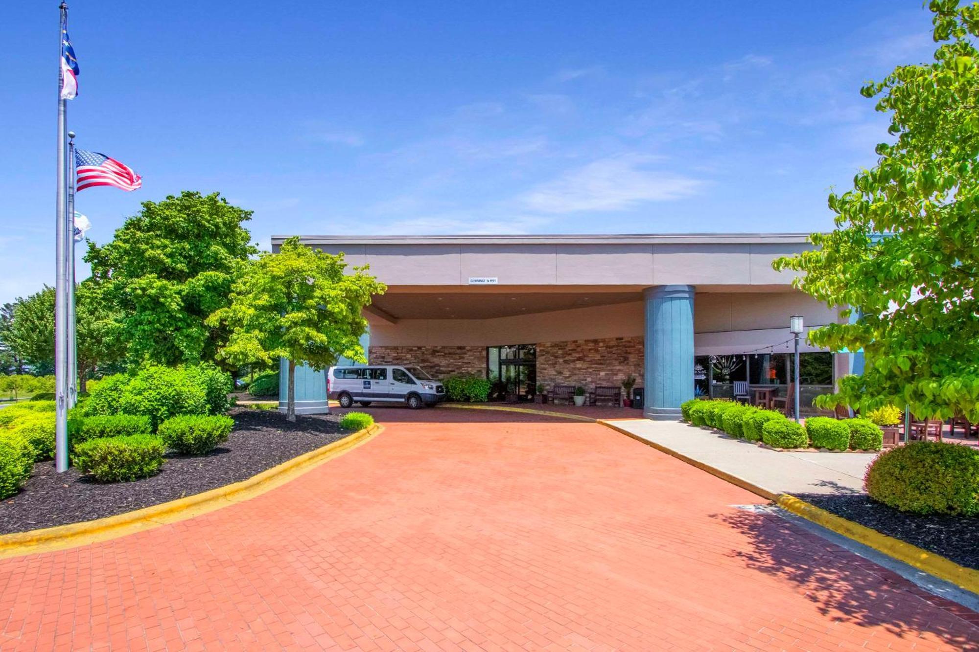 Clarion Inn Asheville Airport Флетчер Екстер'єр фото