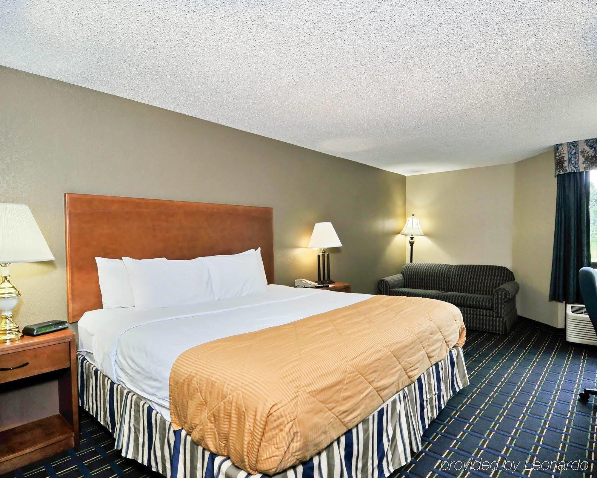 Clarion Inn Asheville Airport Флетчер Екстер'єр фото